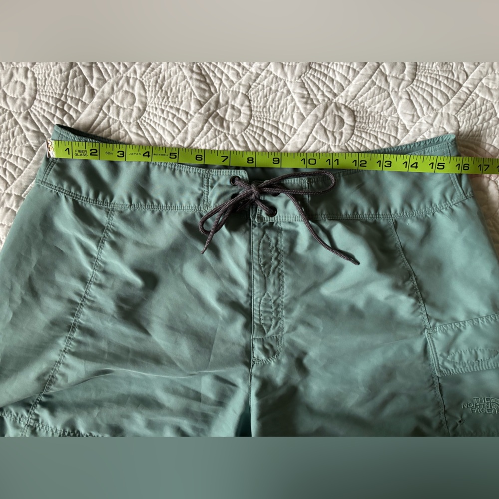 The North Face cargo board shorts - Picture 2 of 8